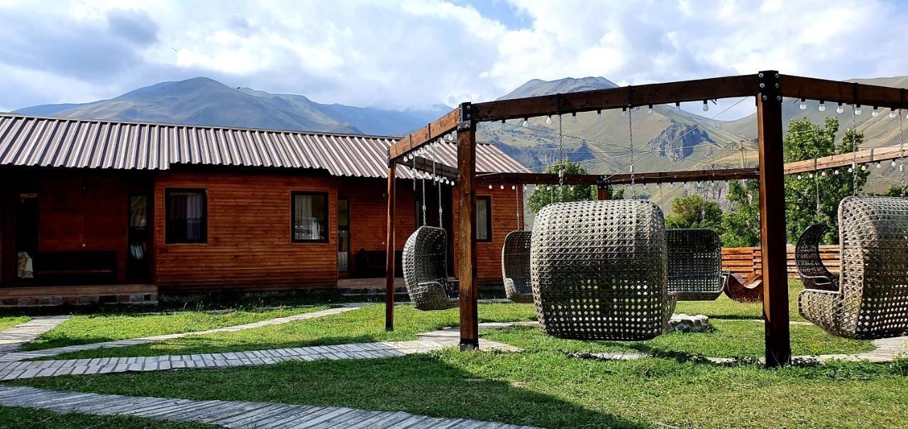 Hotel Migu Yard Kazbegi Bagian luar foto