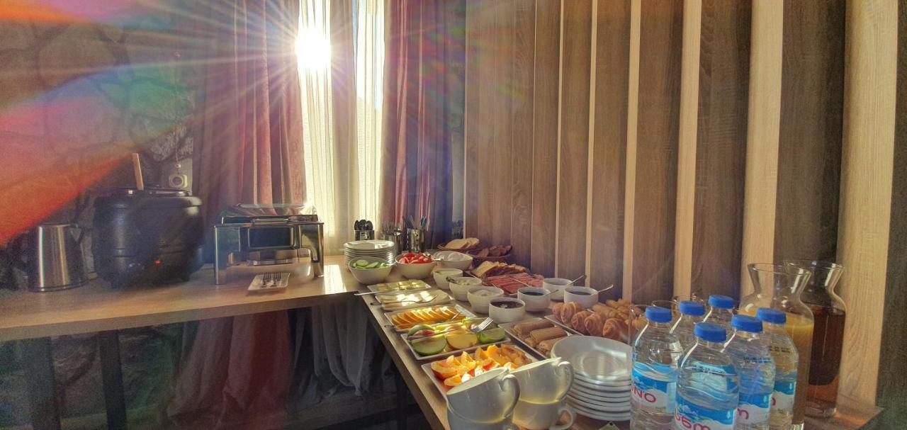 Hotel Migu Yard Kazbegi Bagian luar foto
