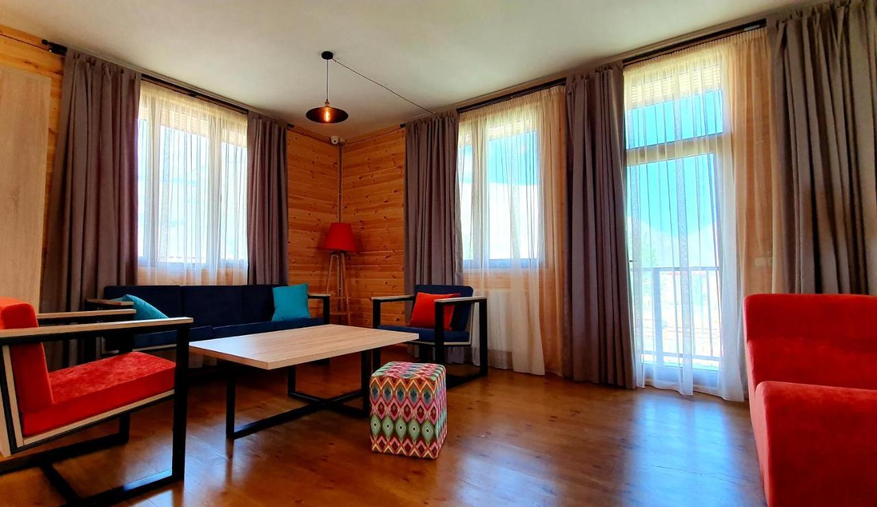 Hotel Migu Yard Kazbegi Bagian luar foto