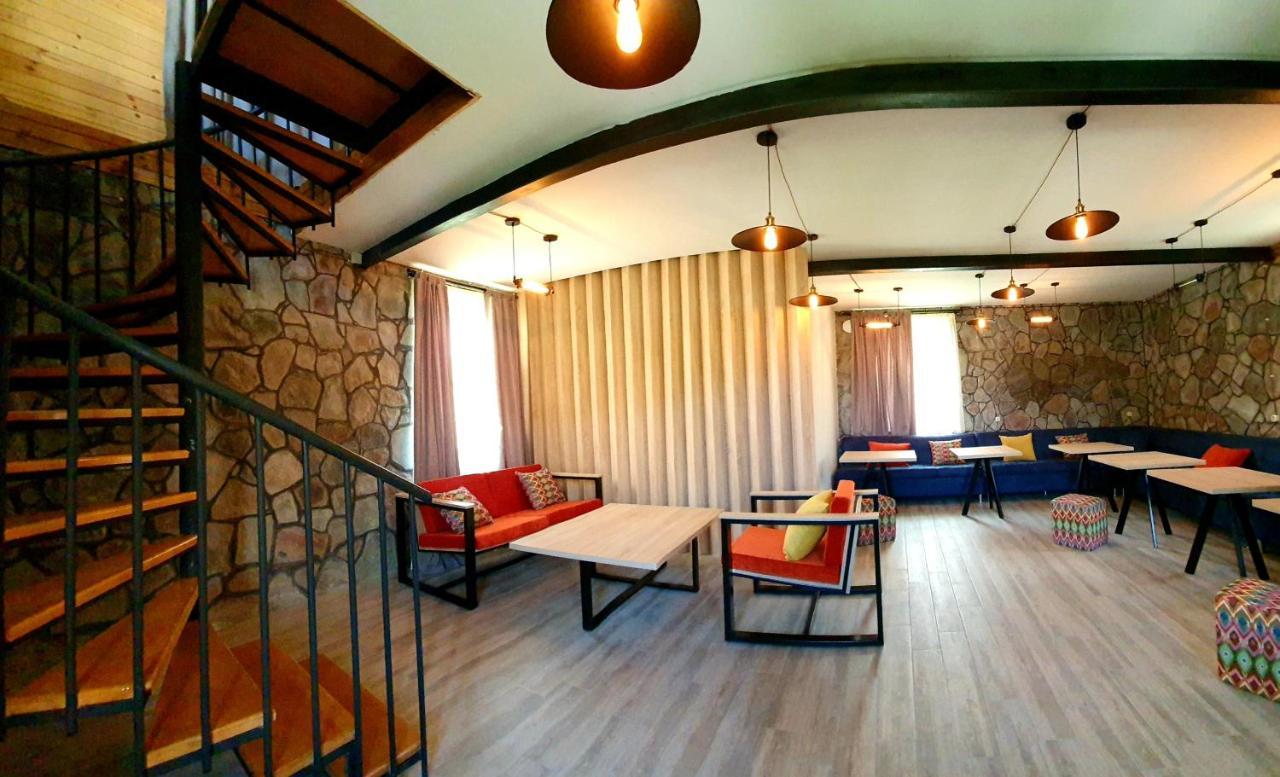 Hotel Migu Yard Kazbegi Bagian luar foto